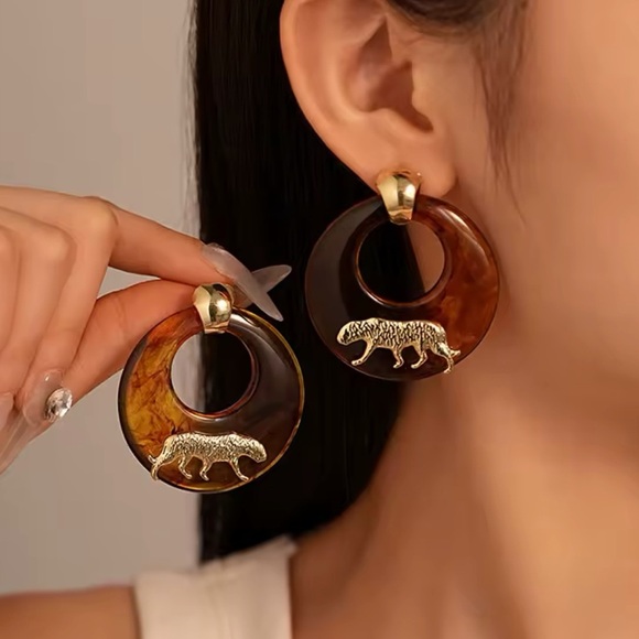 Anthropologie Gold Panthere Resin Brown Elegant Earrings - Picture 1 of 15